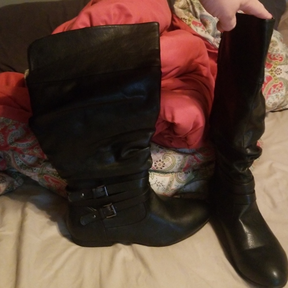 Like new Wide calf black boots